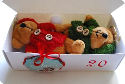 teddys in box