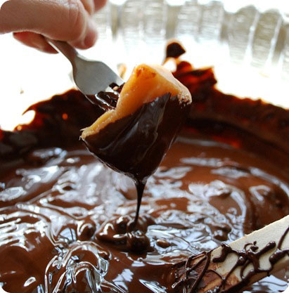 dip caramel in chocolate