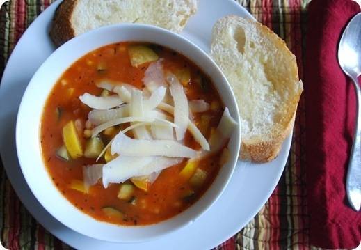 minestrone with bread