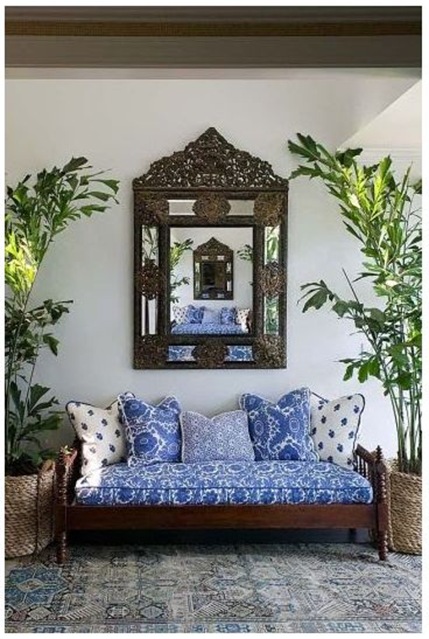 blue and white daybed decorpad