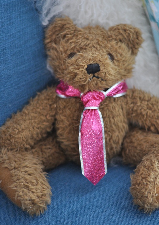 bear with pink tie
