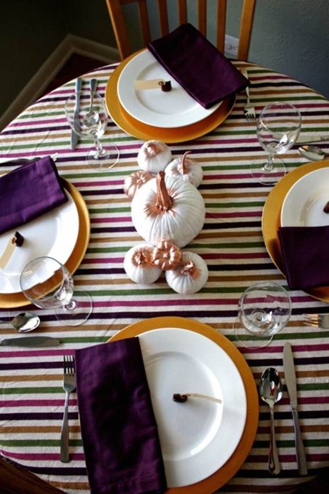 purple and gold tablescape