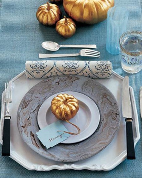 gold and pale blue tablescape