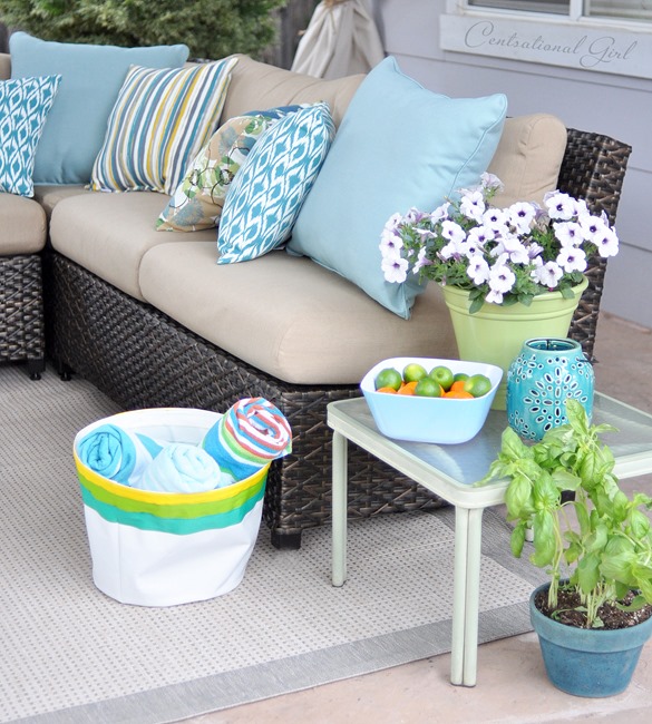 outdoor sectional and end table