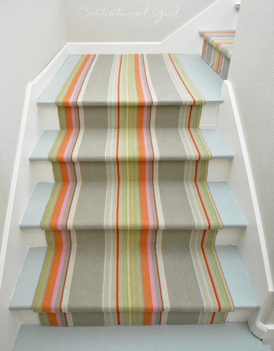 turning staircase corner with runner