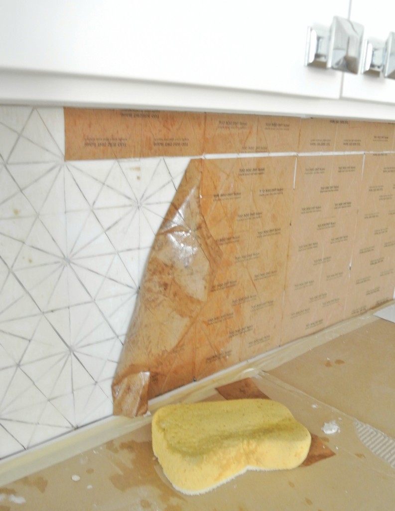 installing glass tile backsplash