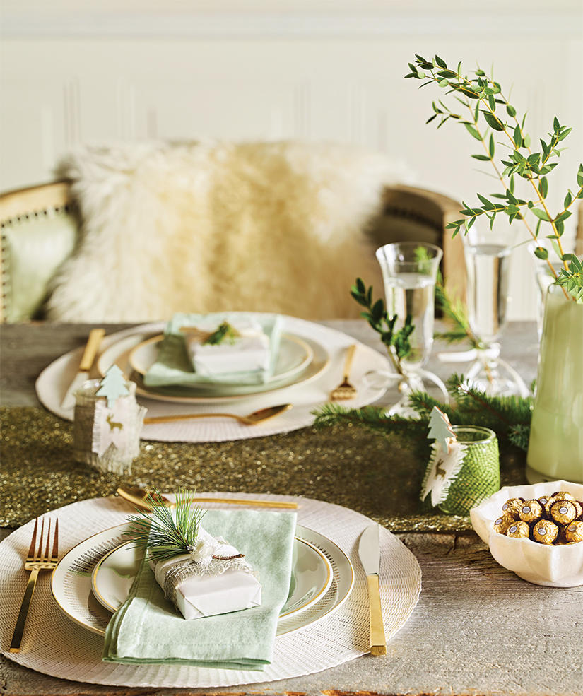 pine-detail-thanksgiving-table