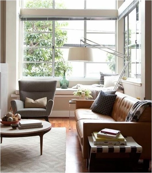 Decorating Around A Leather Sofa, What Color Accent Chair Goes With Brown Leather Sofa